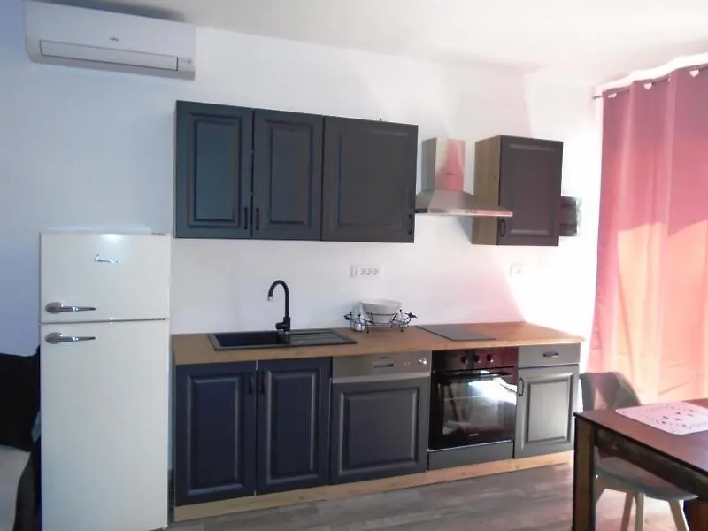 House Nikolas 1-Whirlpool, Close To The Beach Fažana Σπίτι διακοπών